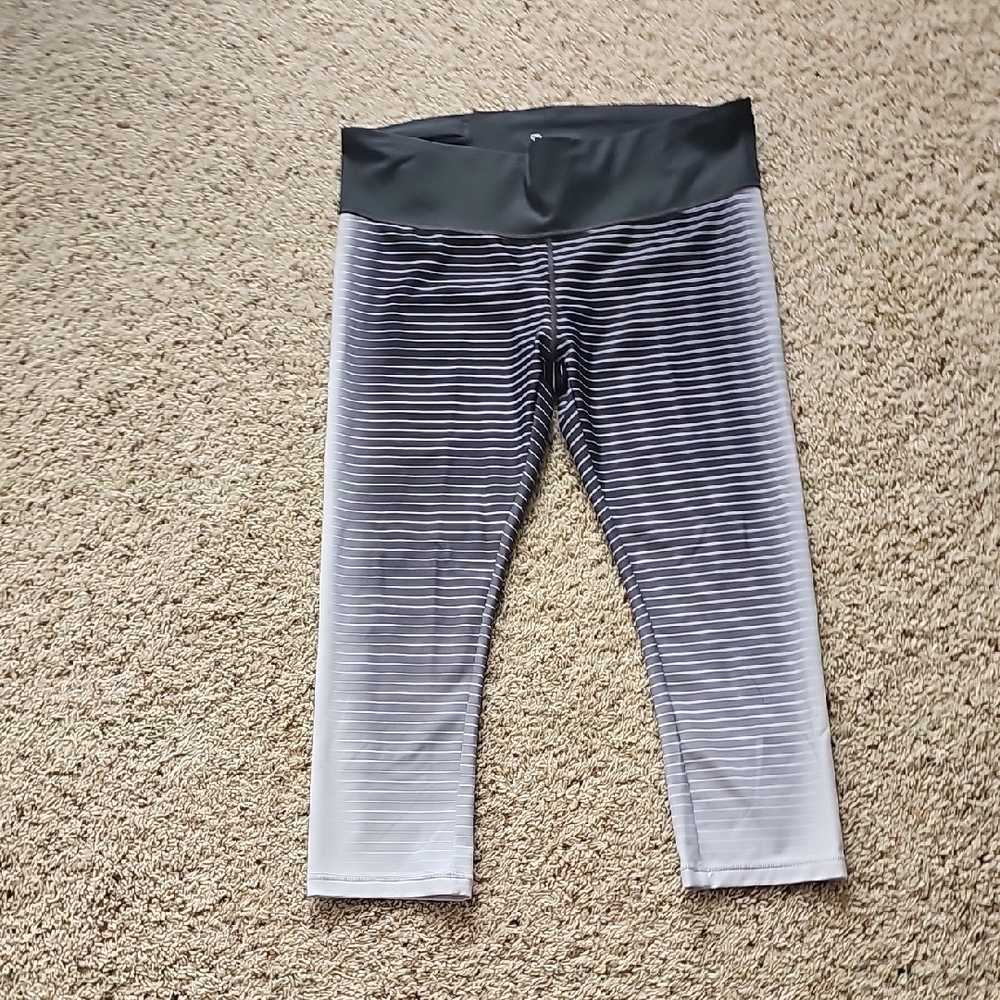 GAP Womans Black and White Striped Leggings